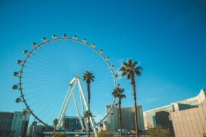 Khám phá Las Vegas - Vòng quay - High Roller. Image source: unsplash